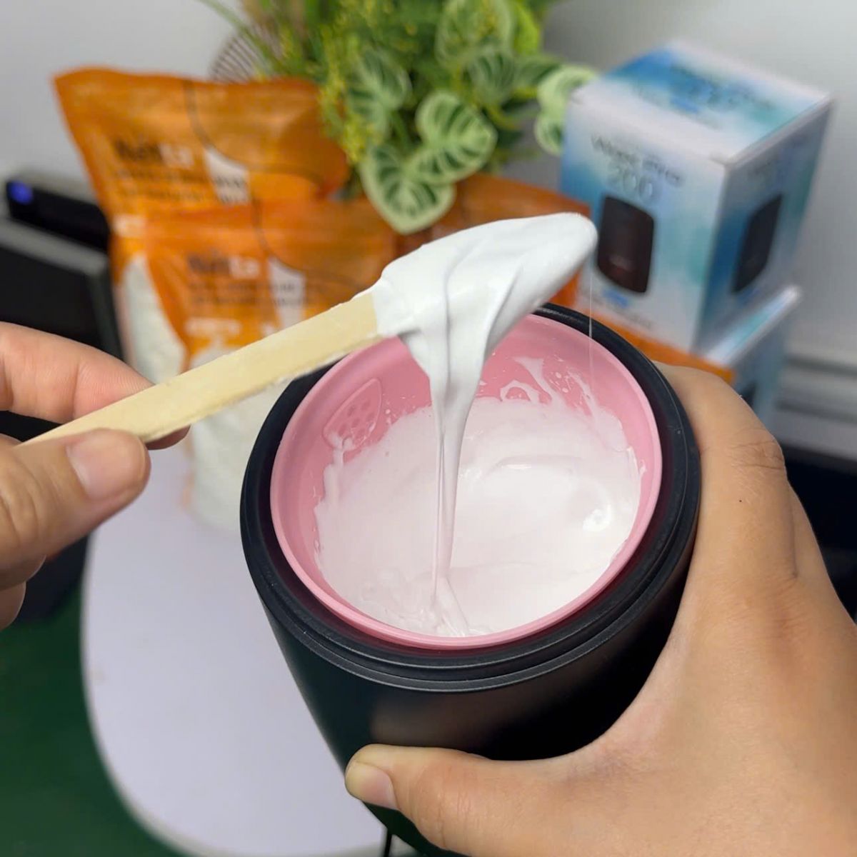 Sáp wax quá nóng gây bỏng da